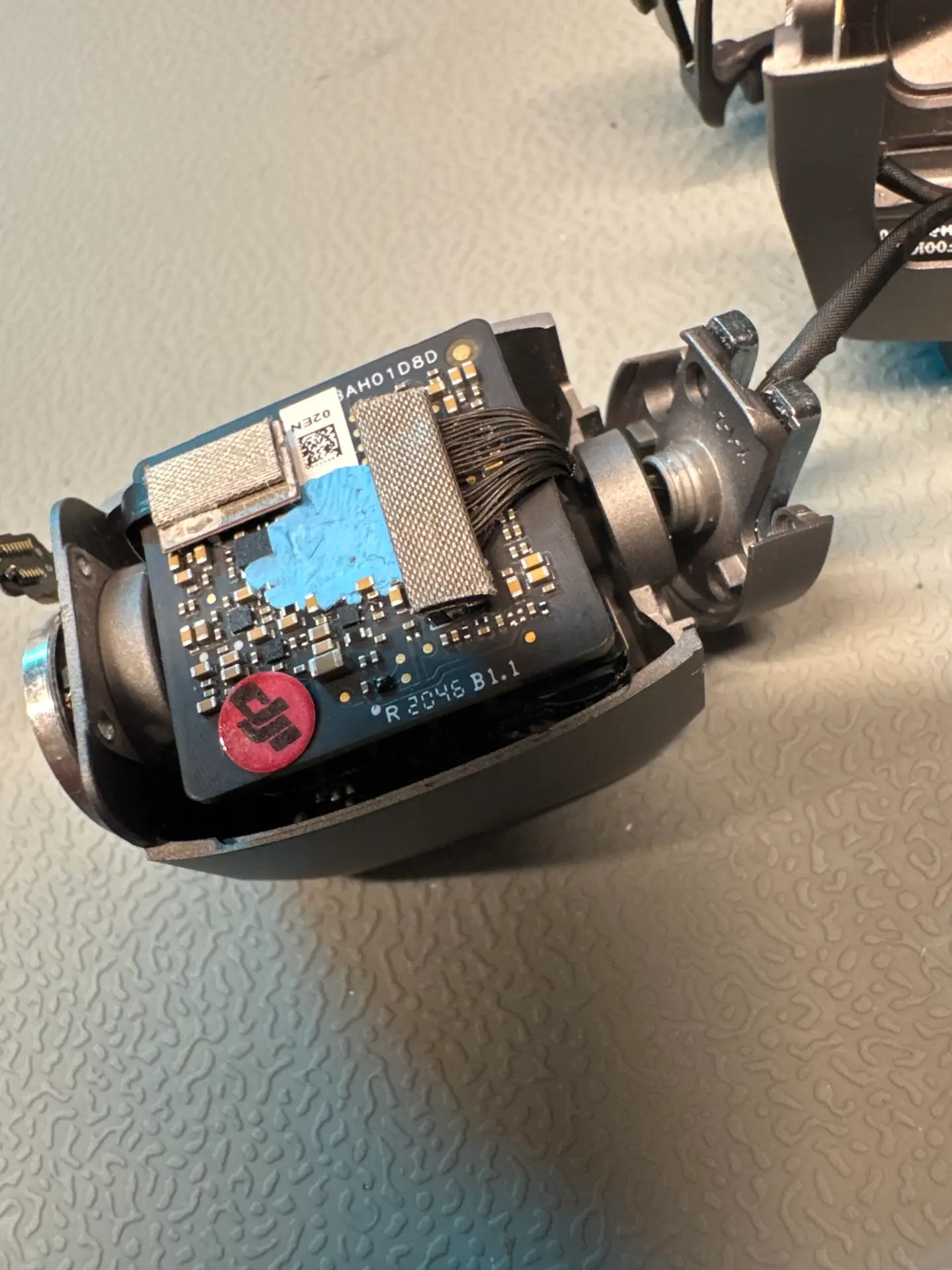 Reparatur einer Kamera-Gimbal-Elektronik
